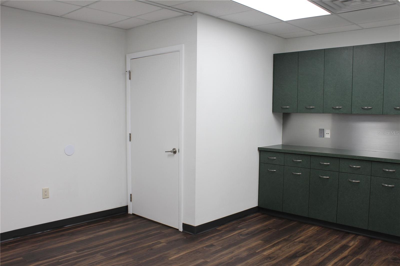 Image 21 of 39 For 1525 Lakeland Hills Boulevard