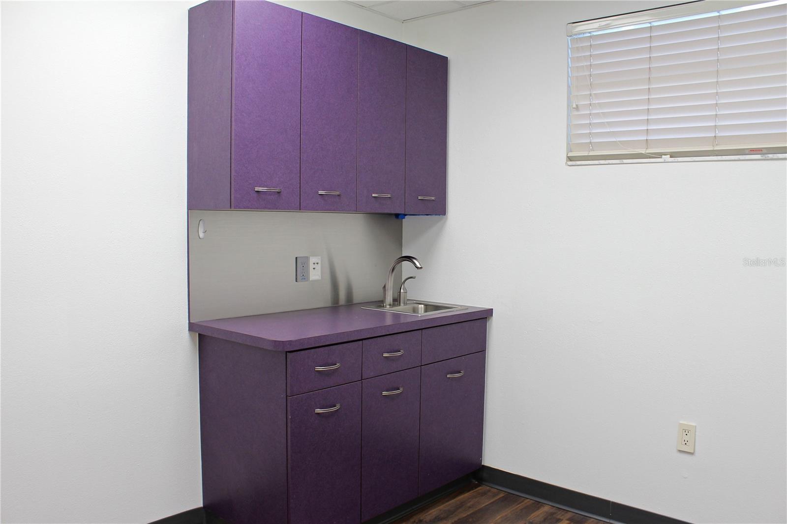 Image 24 of 39 For 1525 Lakeland Hills Boulevard