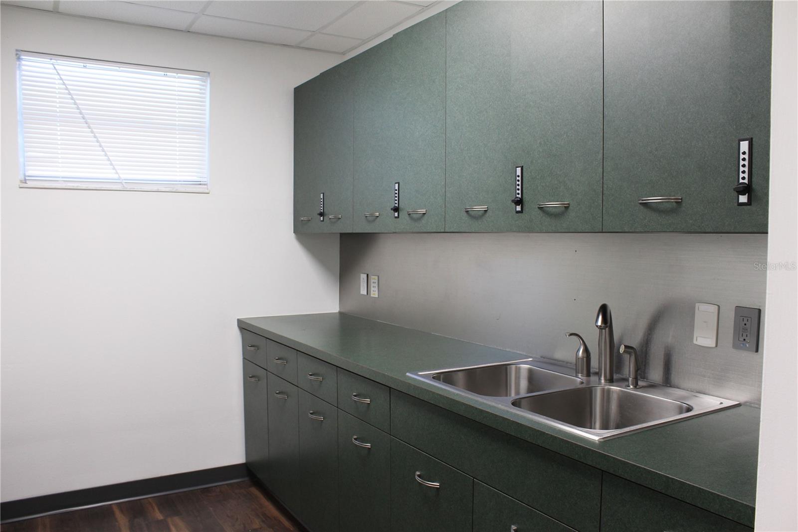 Image 27 of 39 For 1525 Lakeland Hills Boulevard