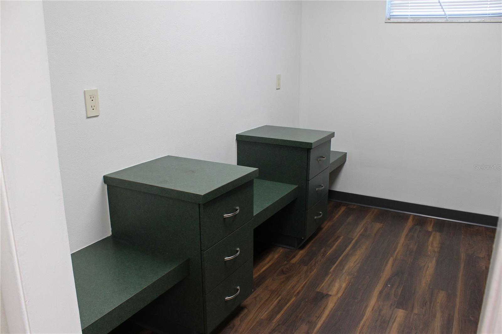 Image 28 of 39 For 1525 Lakeland Hills Boulevard