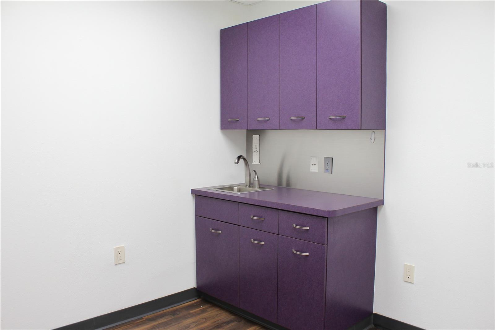 Image 31 of 39 For 1525 Lakeland Hills Boulevard