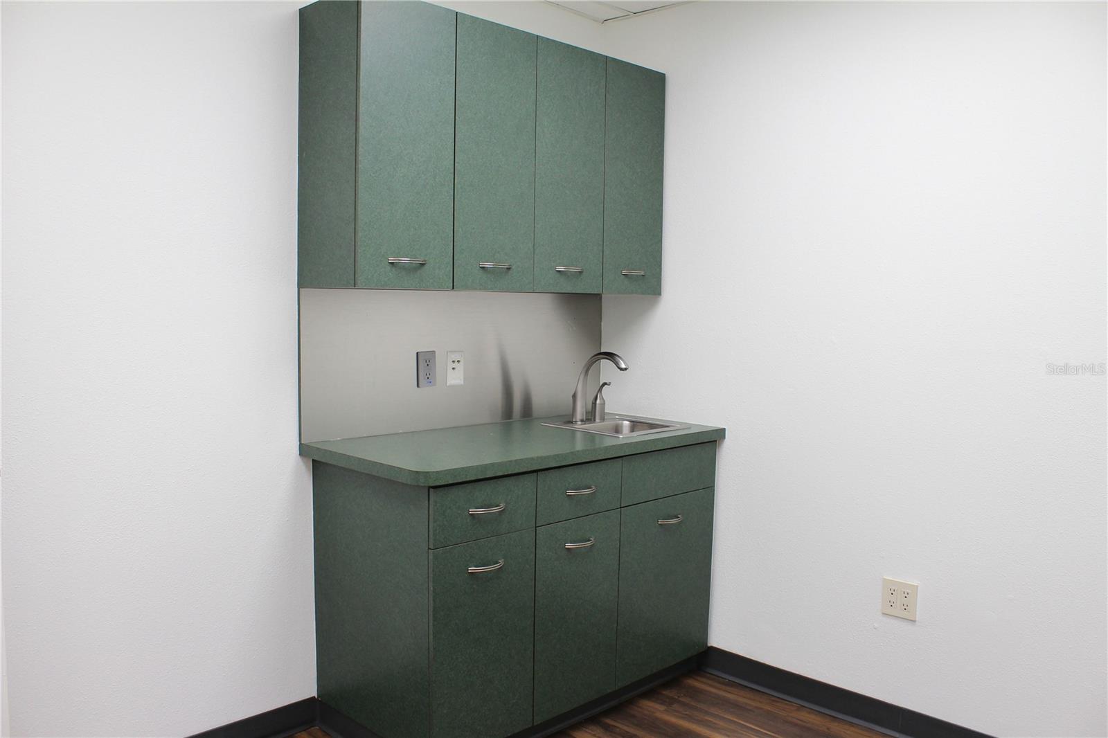 Image 32 of 39 For 1525 Lakeland Hills Boulevard