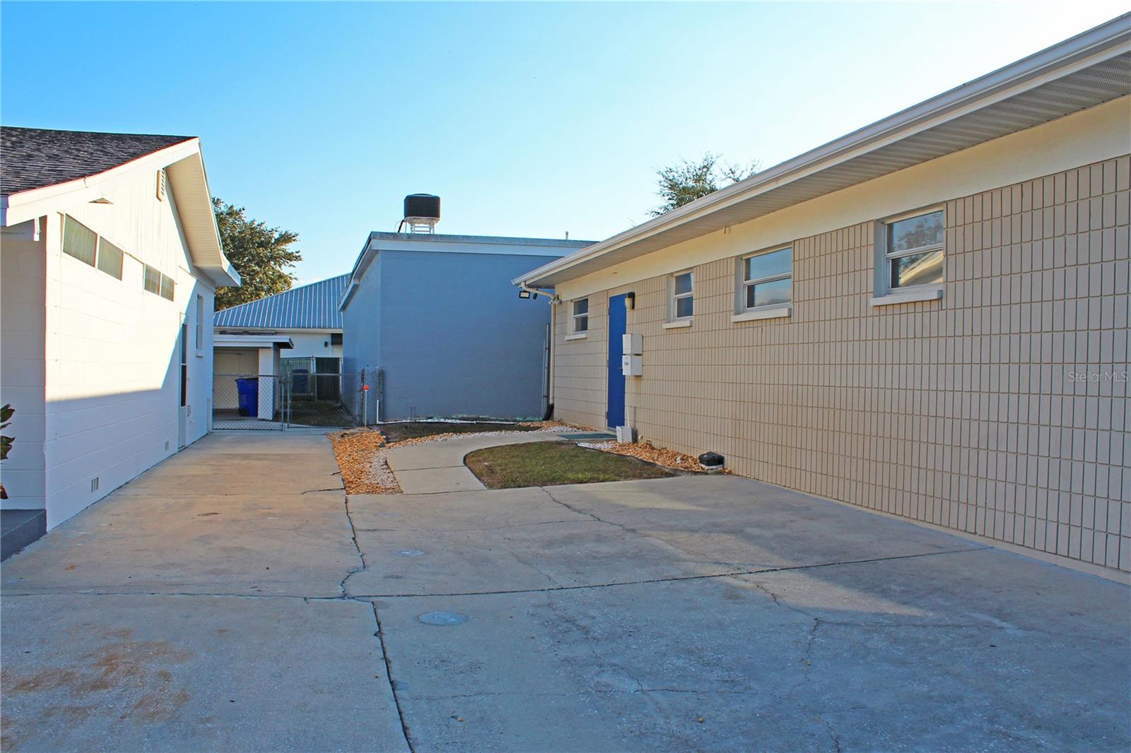 Image 4 of 39 For 1525 Lakeland Hills Boulevard