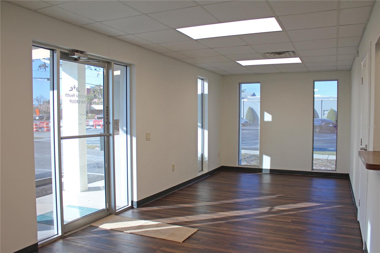 Image 5 of 39 For 1525 Lakeland Hills Boulevard