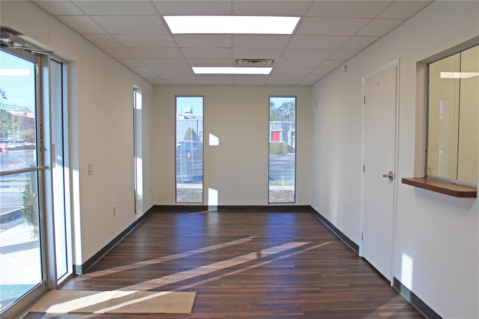 Image 6 of 39 For 1525 Lakeland Hills Boulevard