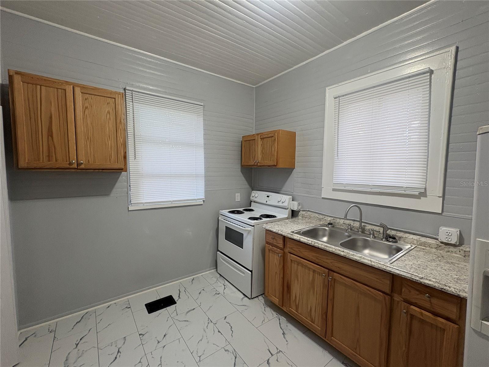 Image 3 of 8 For 1122 Gilmore Avenue