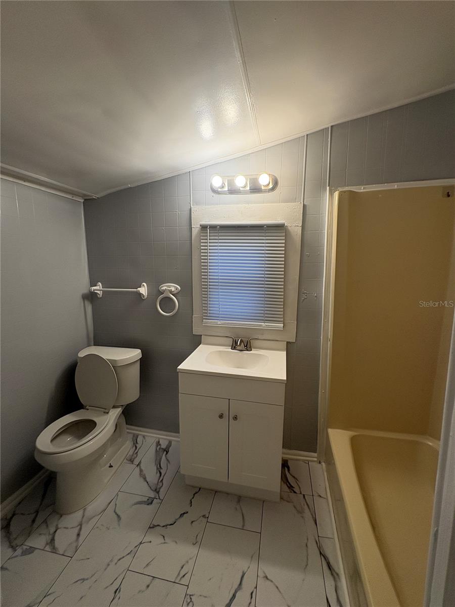 Image 7 of 8 For 1122 Gilmore Avenue