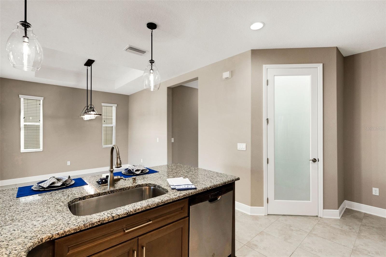 Image 15 of 68 For 4030 Solamor Street