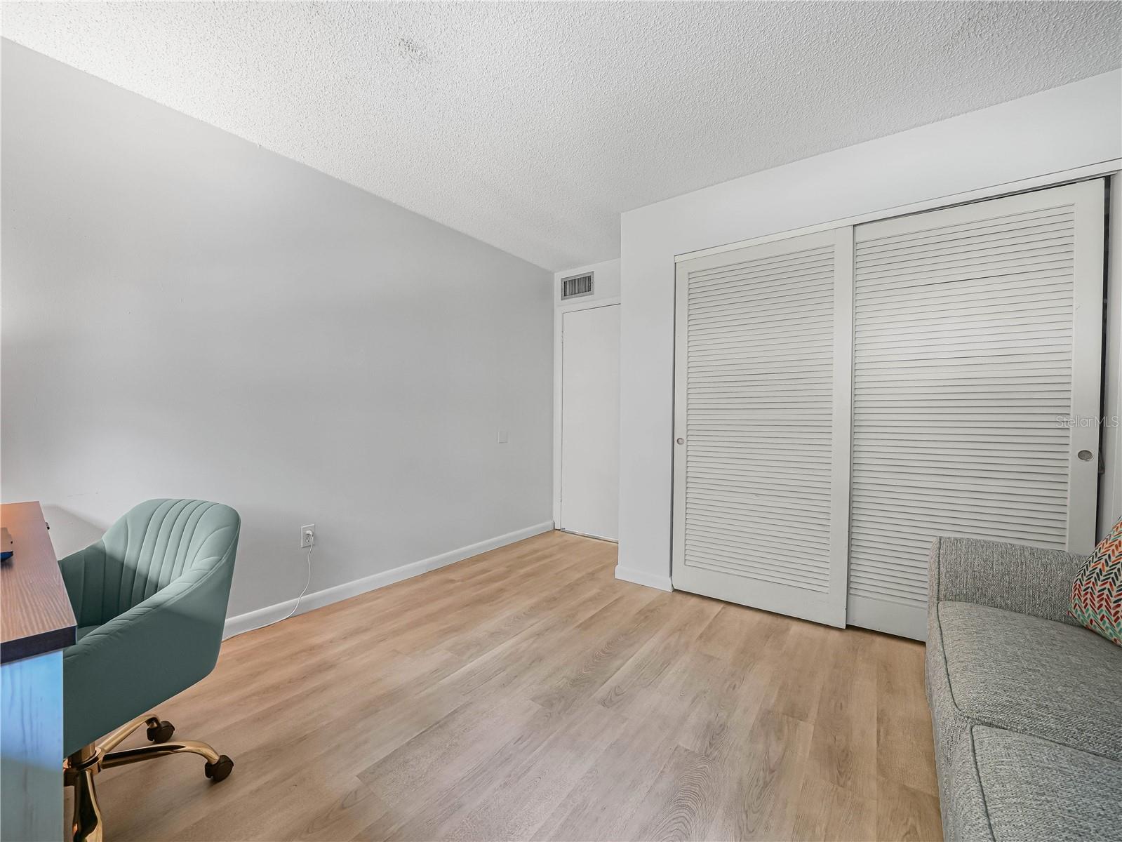 Image 17 of 23 For 525 Conway Road 100