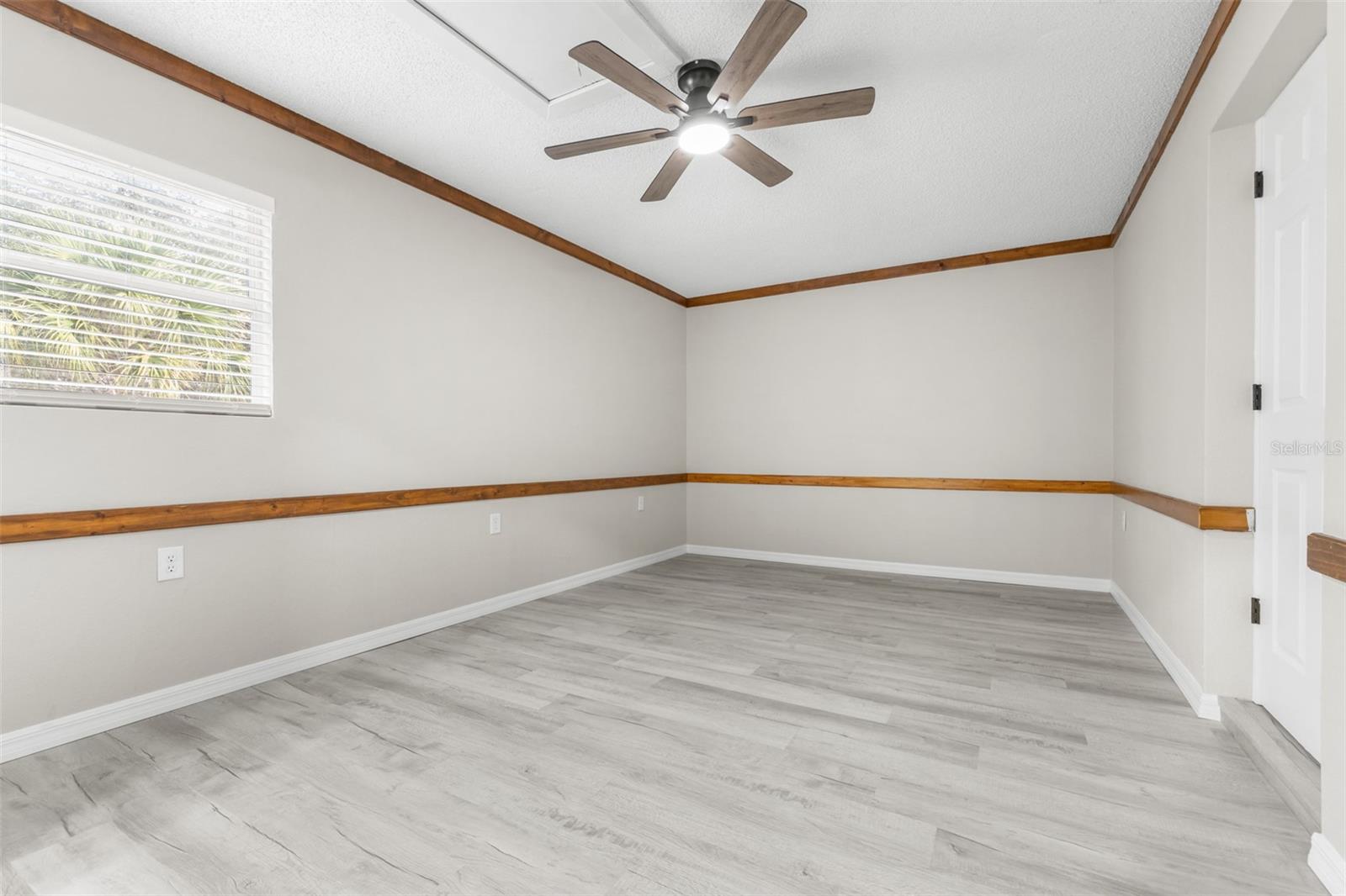 Image 13 of 56 For 7730 White Road