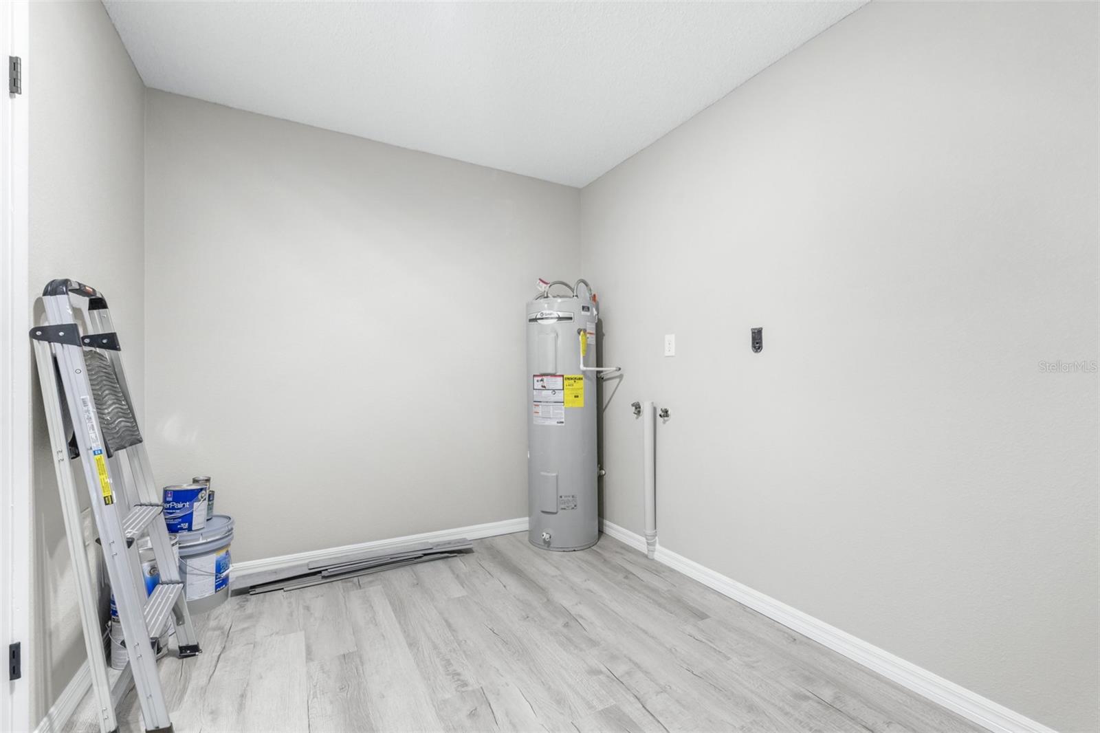 Image 15 of 56 For 7730 White Road