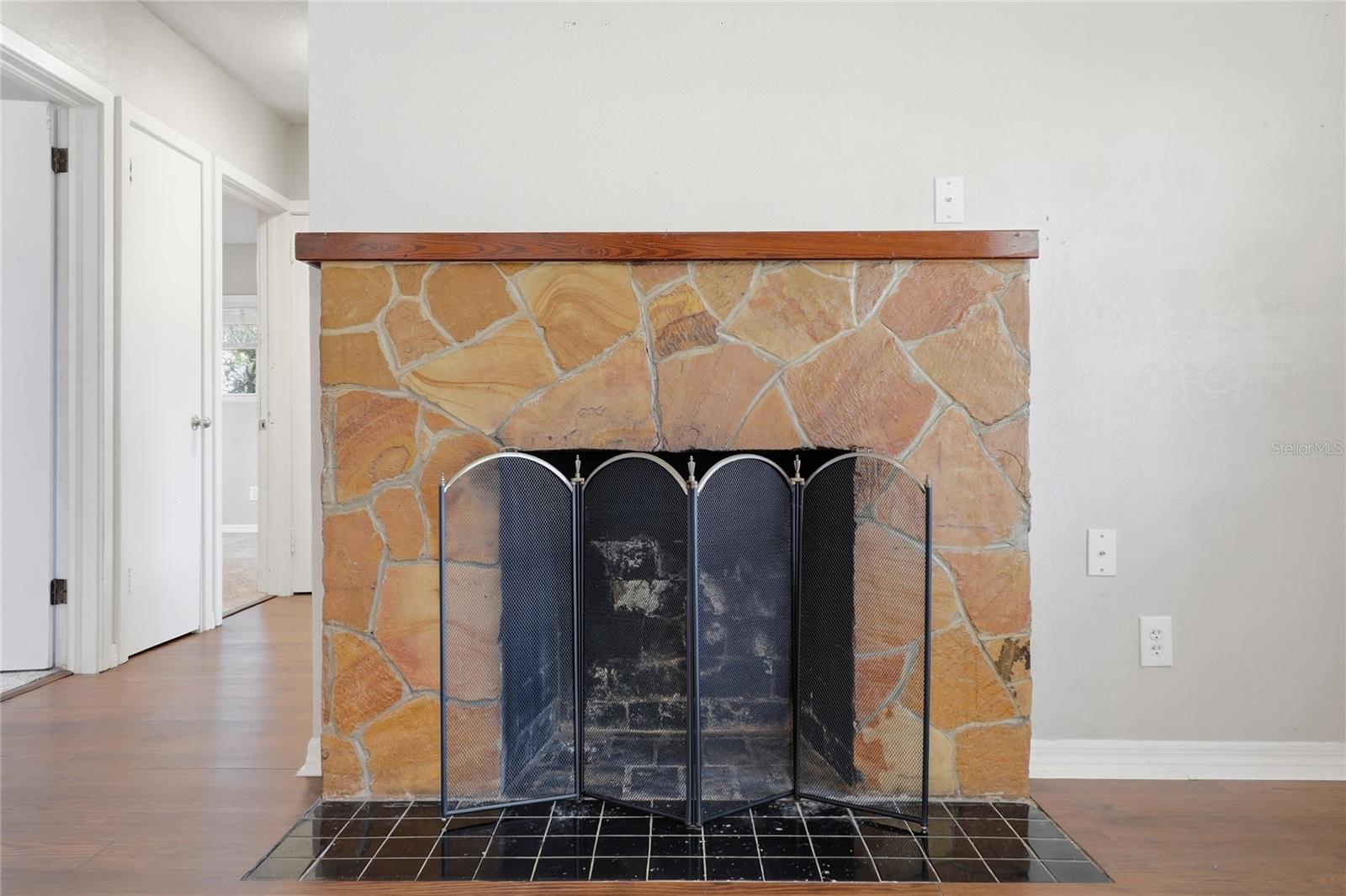 Image 10 of 38 For 203 Poinsettia Street