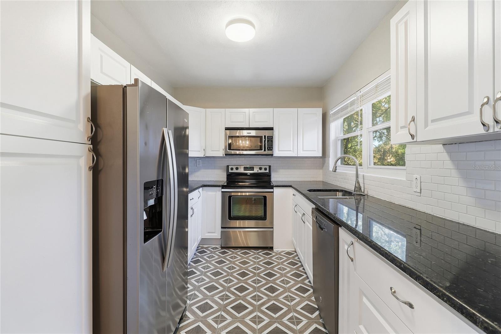 Image 14 of 38 For 203 Poinsettia Street