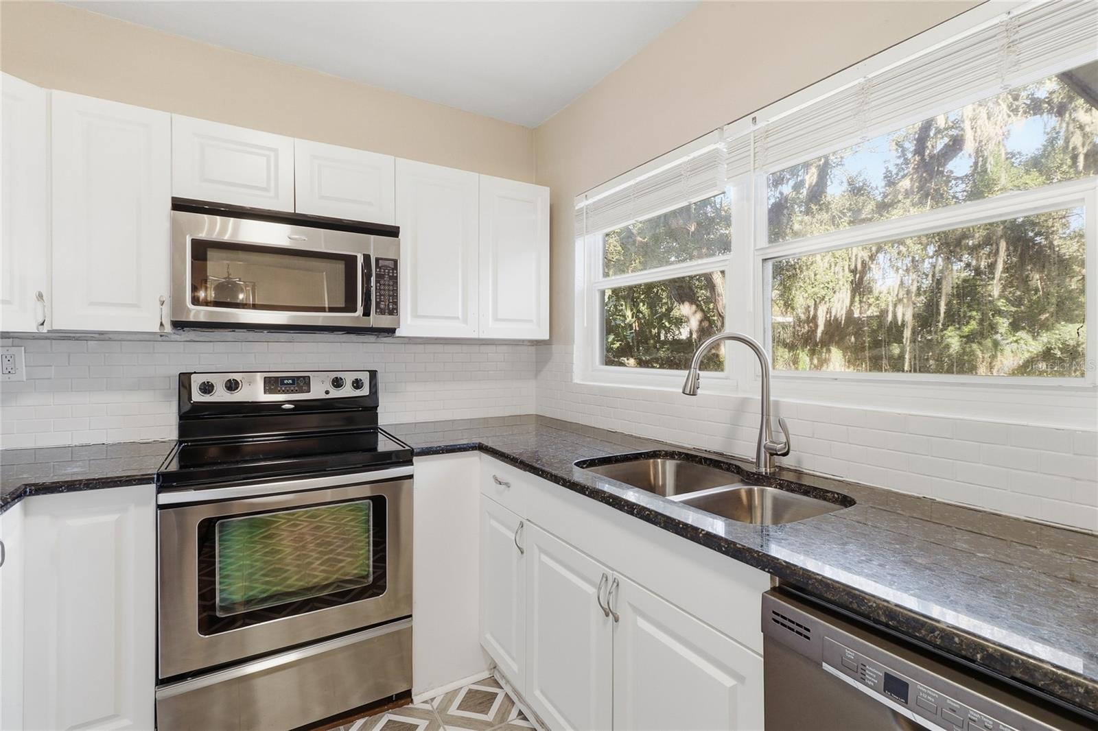 Image 16 of 38 For 203 Poinsettia Street