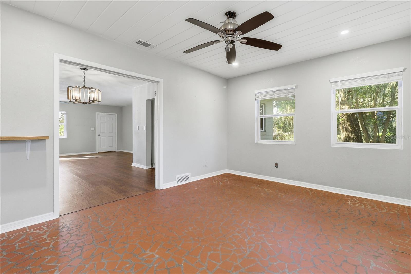 Image 19 of 38 For 203 Poinsettia Street