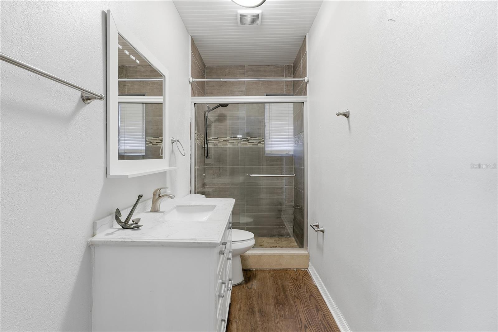 Image 21 of 38 For 203 Poinsettia Street