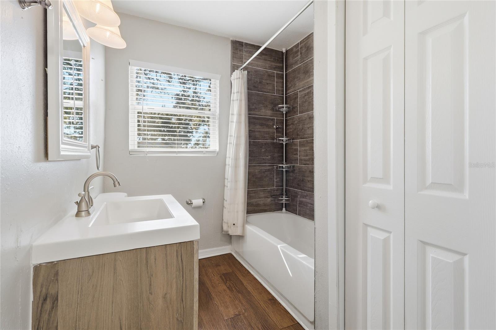 Image 25 of 38 For 203 Poinsettia Street