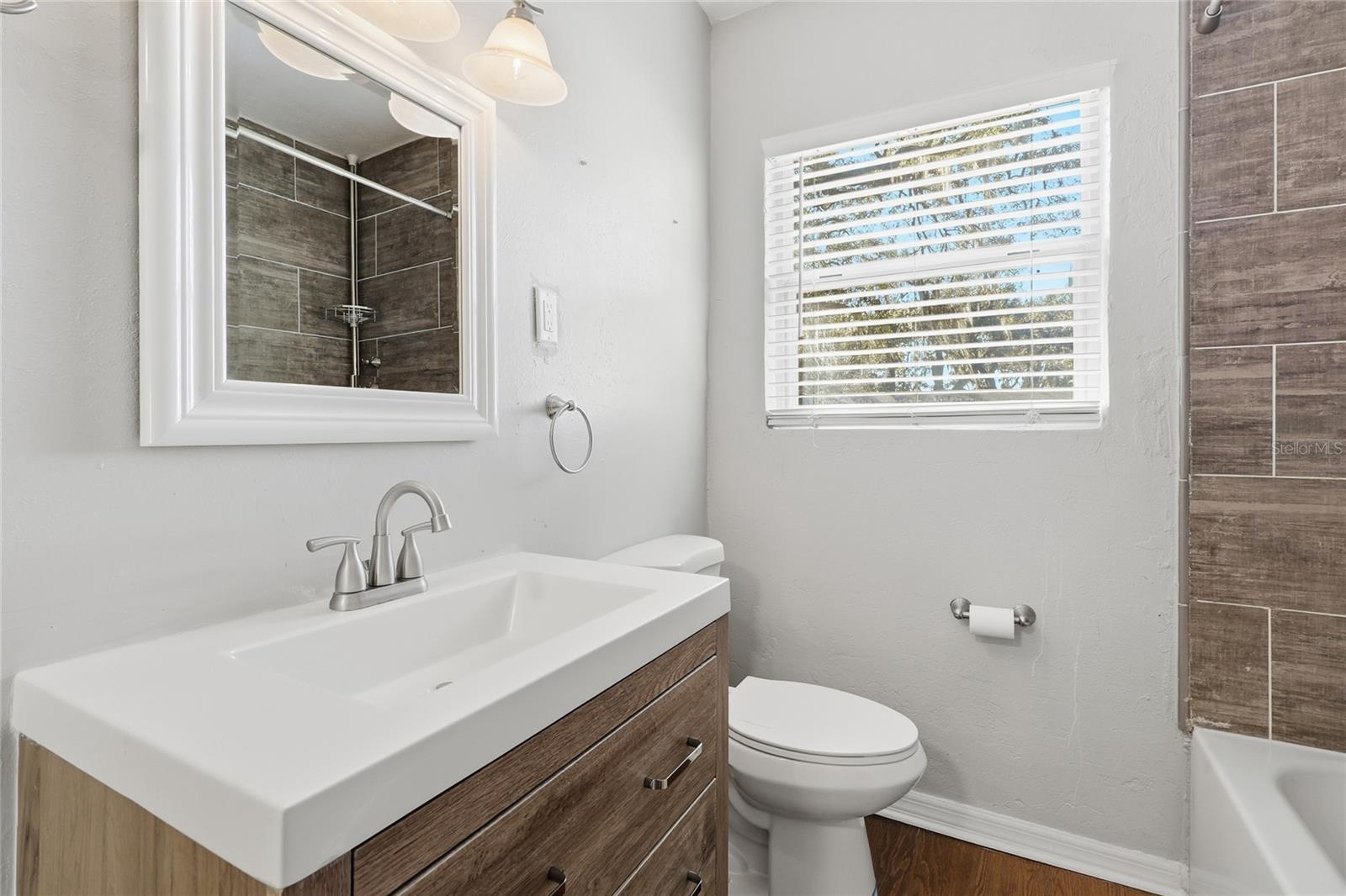 Image 26 of 38 For 203 Poinsettia Street