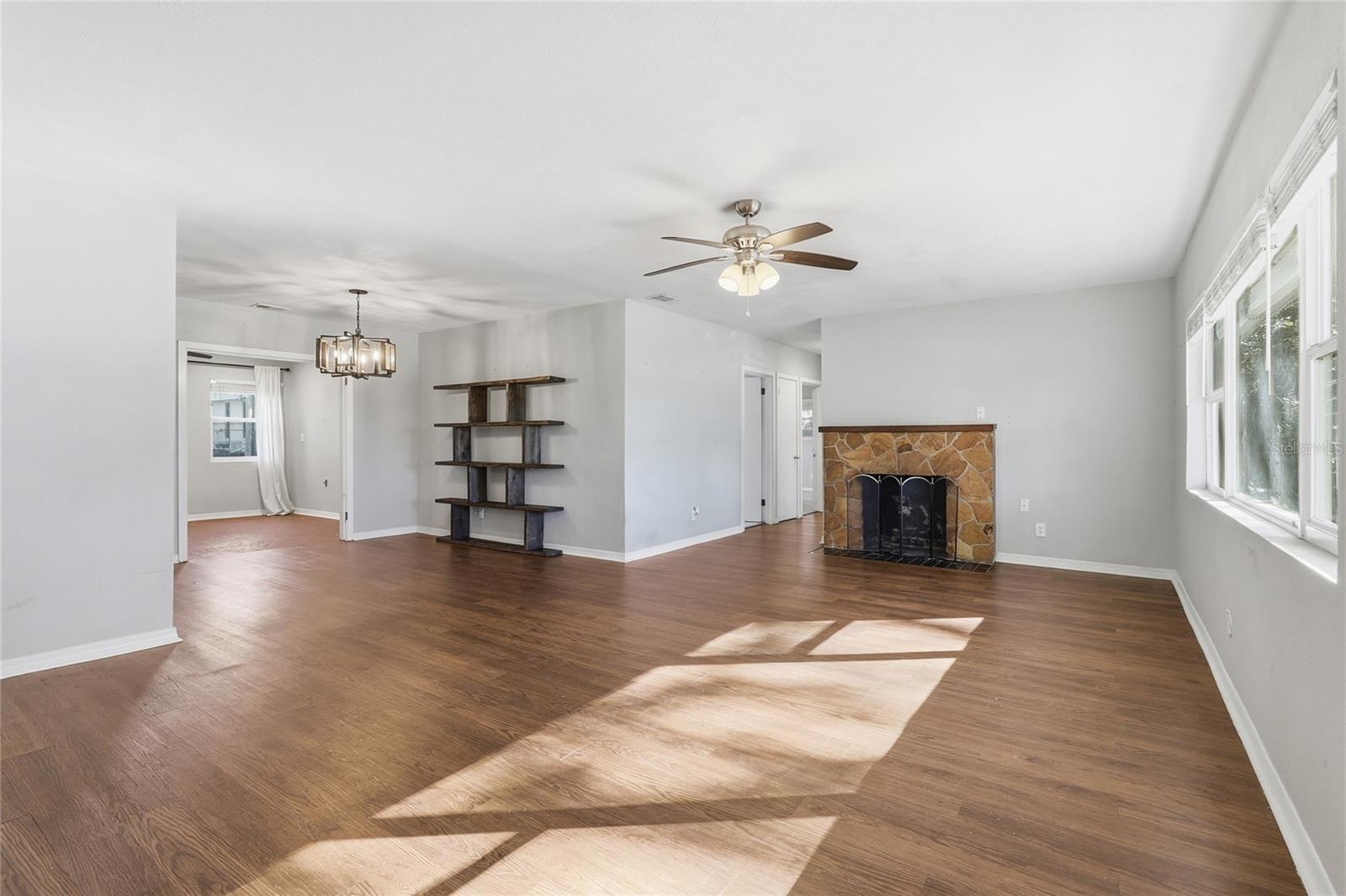 Image 5 of 38 For 203 Poinsettia Street