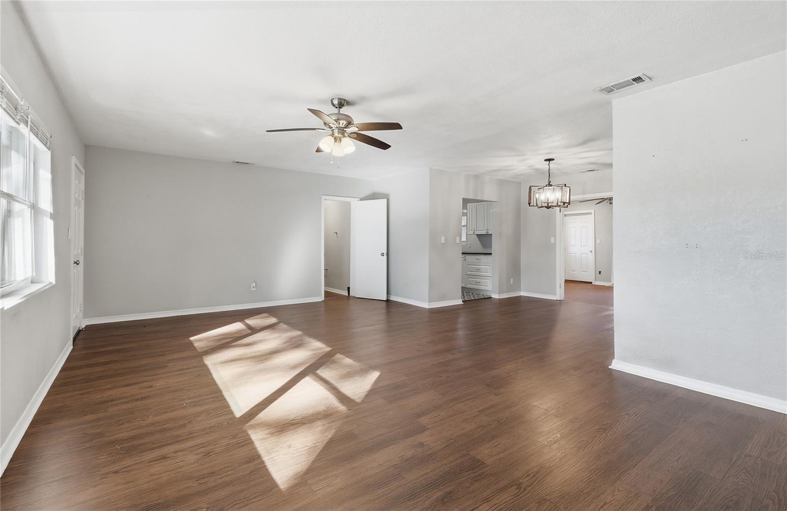 Image 7 of 38 For 203 Poinsettia Street