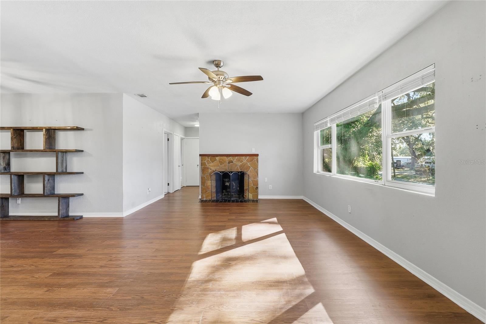 Image 9 of 38 For 203 Poinsettia Street