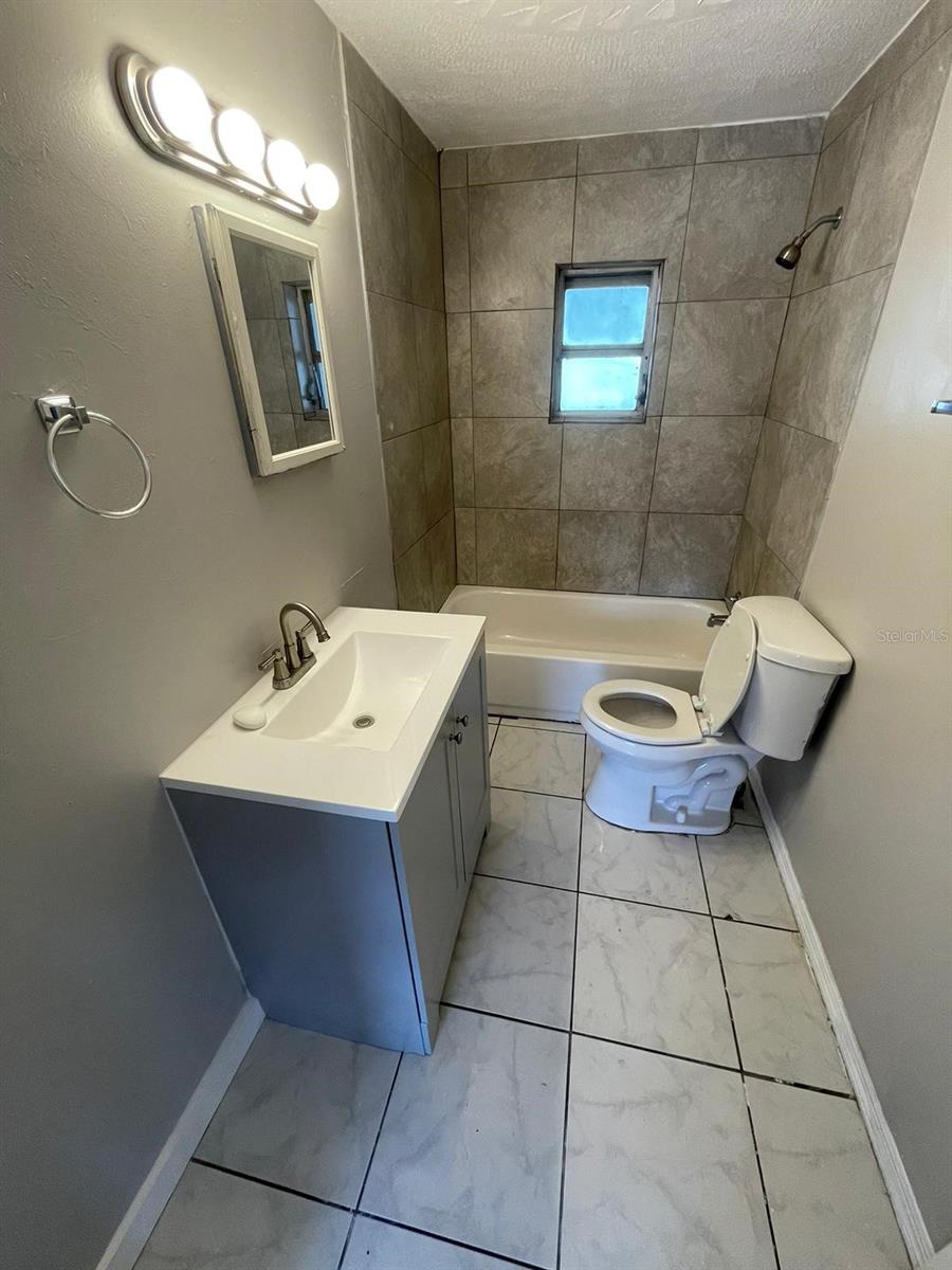 Image 19 of 29 For 2910 Emma Street