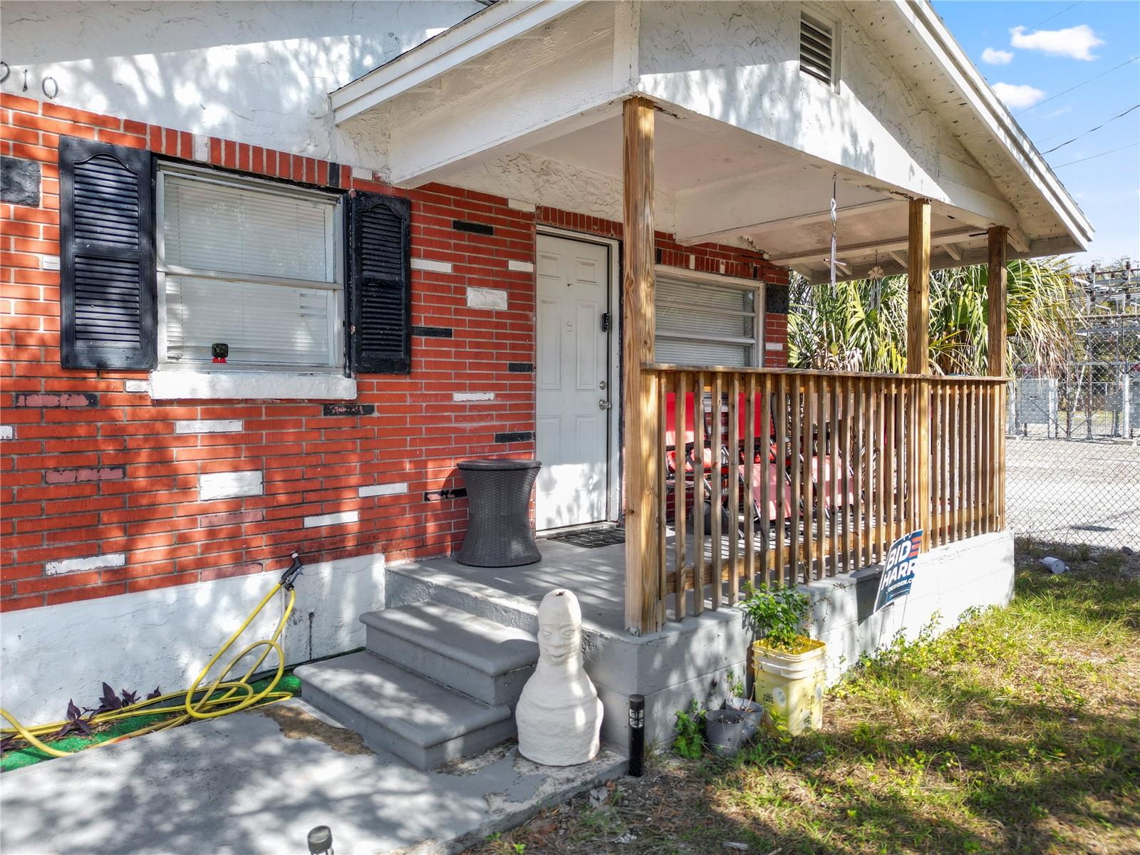 Image 5 of 29 For 2910 Emma Street