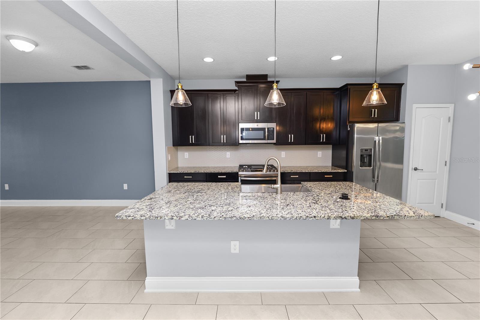 Image 4 of 63 For 623 Plant Street