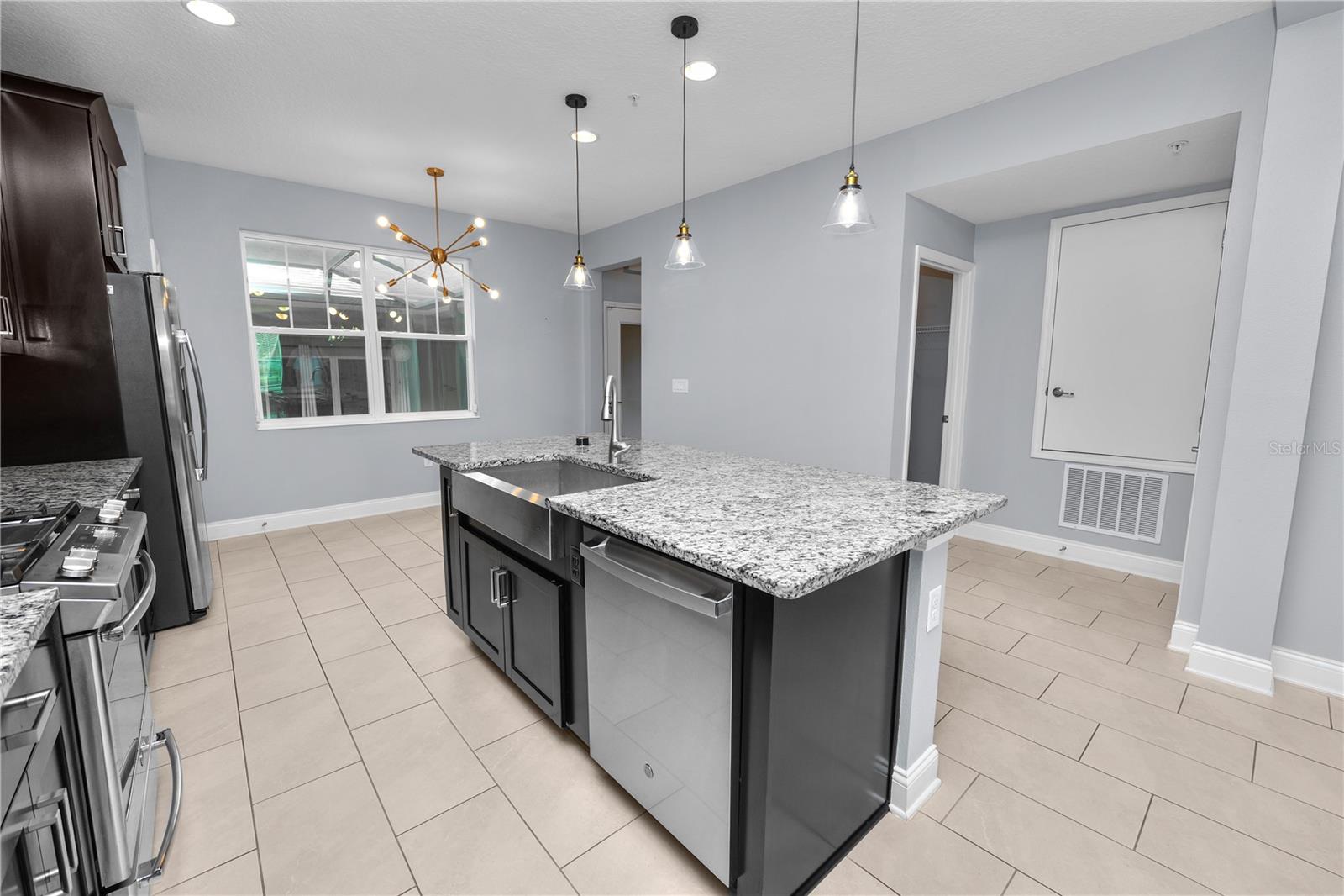 Image 41 of 63 For 623 Plant Street