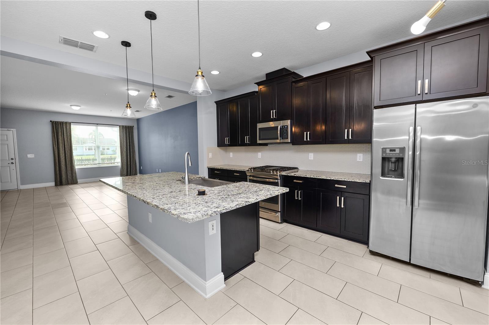 Image 5 of 63 For 623 Plant Street