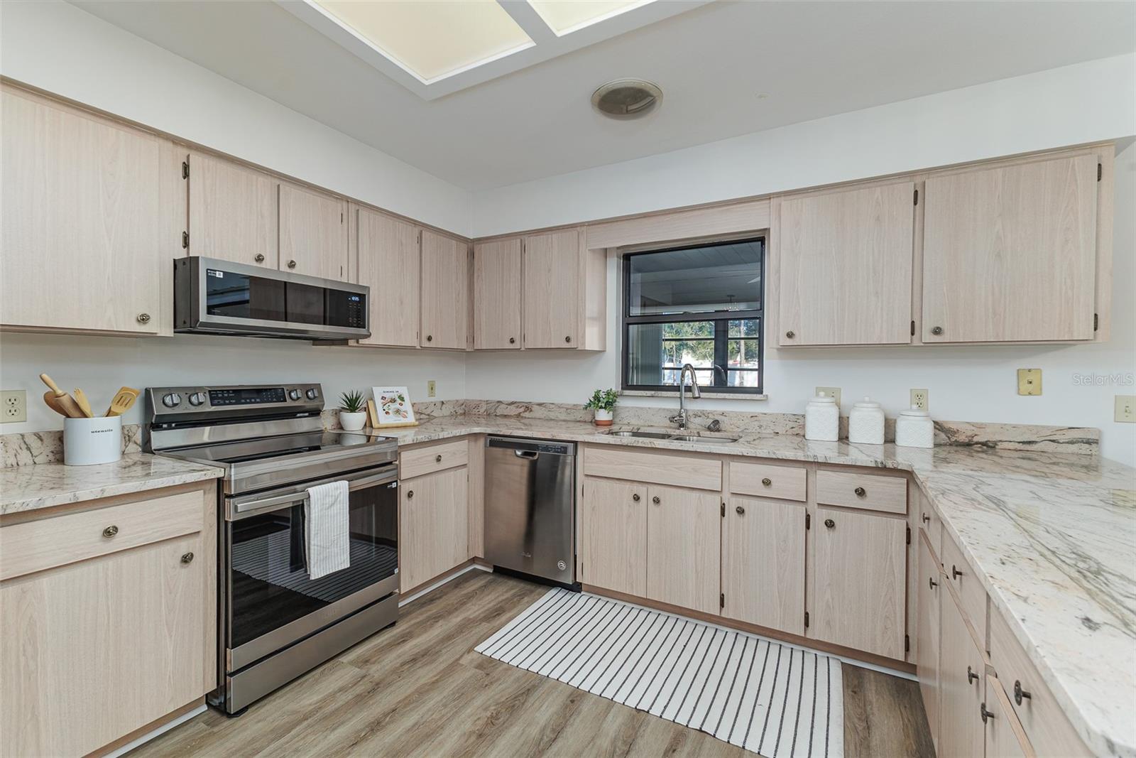 Image 29 of 36 For 3203 Prairie Dunes Circle E