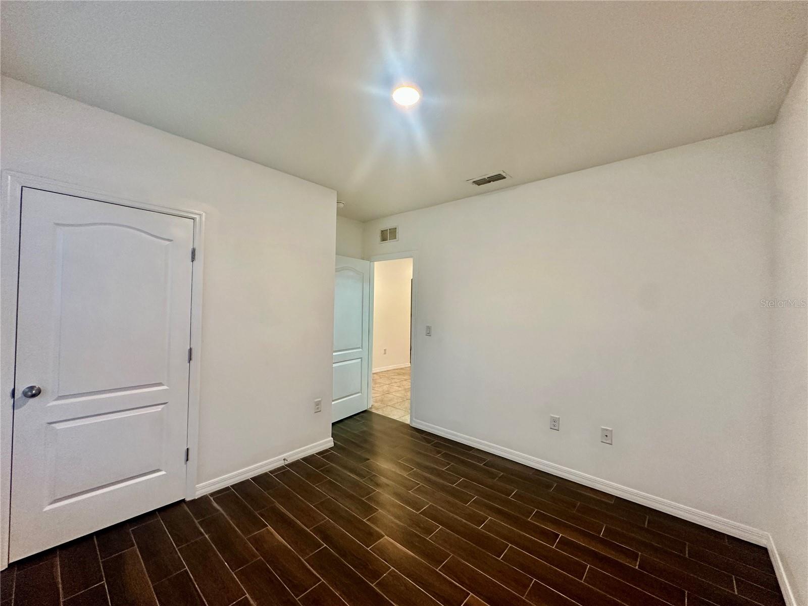 Image 16 of 24 For 988 Summer Glen Drive