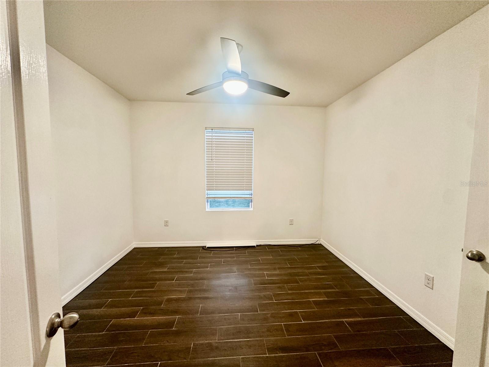 Image 22 of 24 For 988 Summer Glen Drive