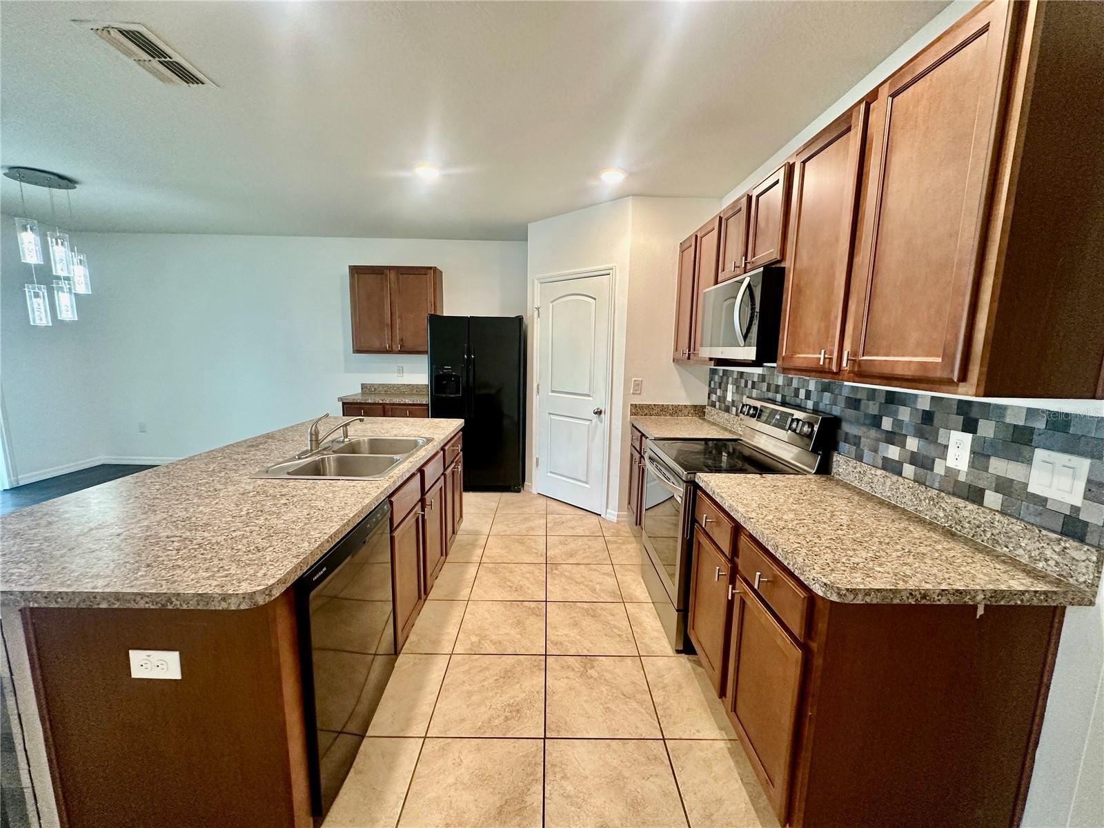 Image 4 of 24 For 988 Summer Glen Drive