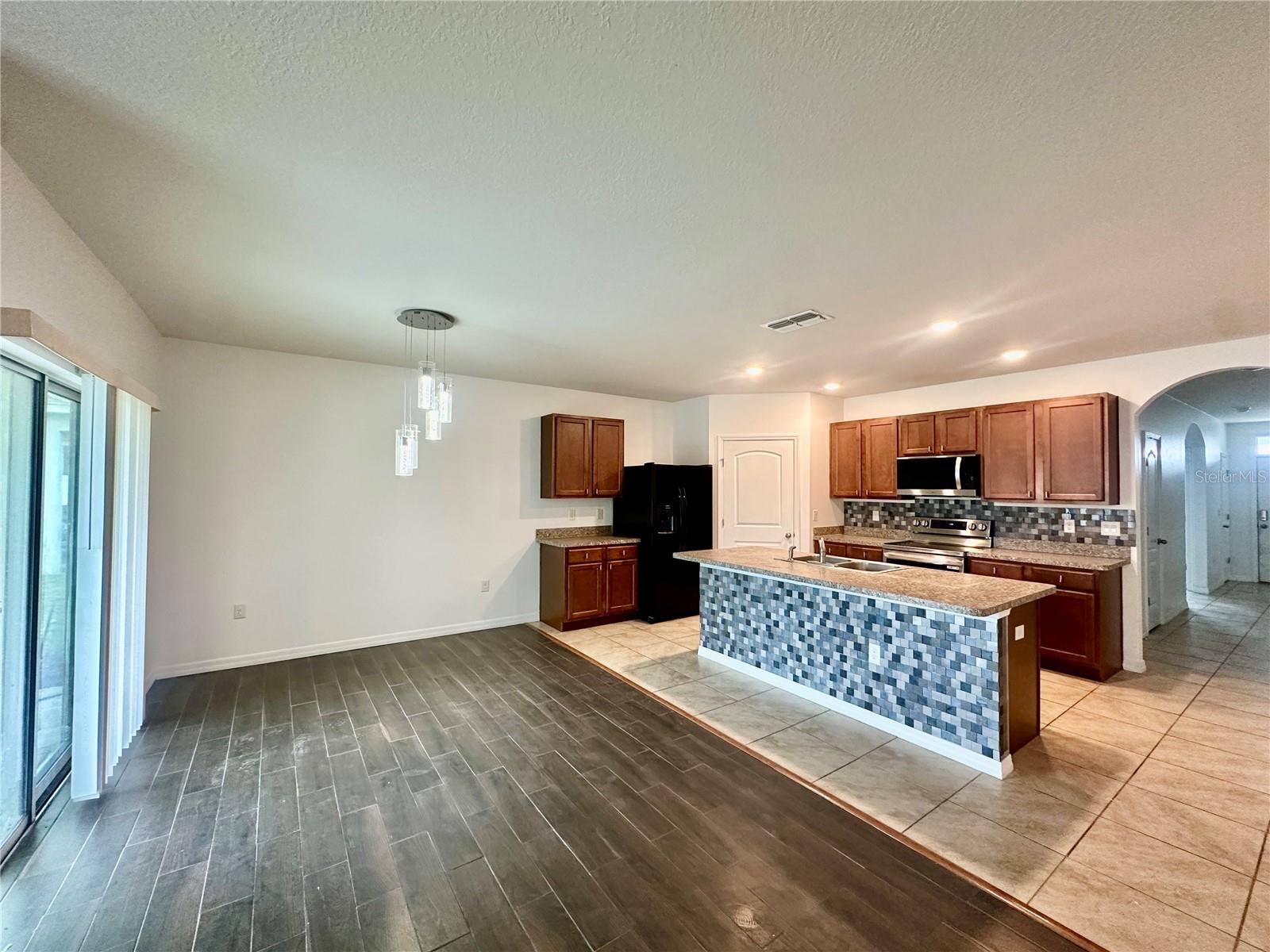 Image 6 of 24 For 988 Summer Glen Drive