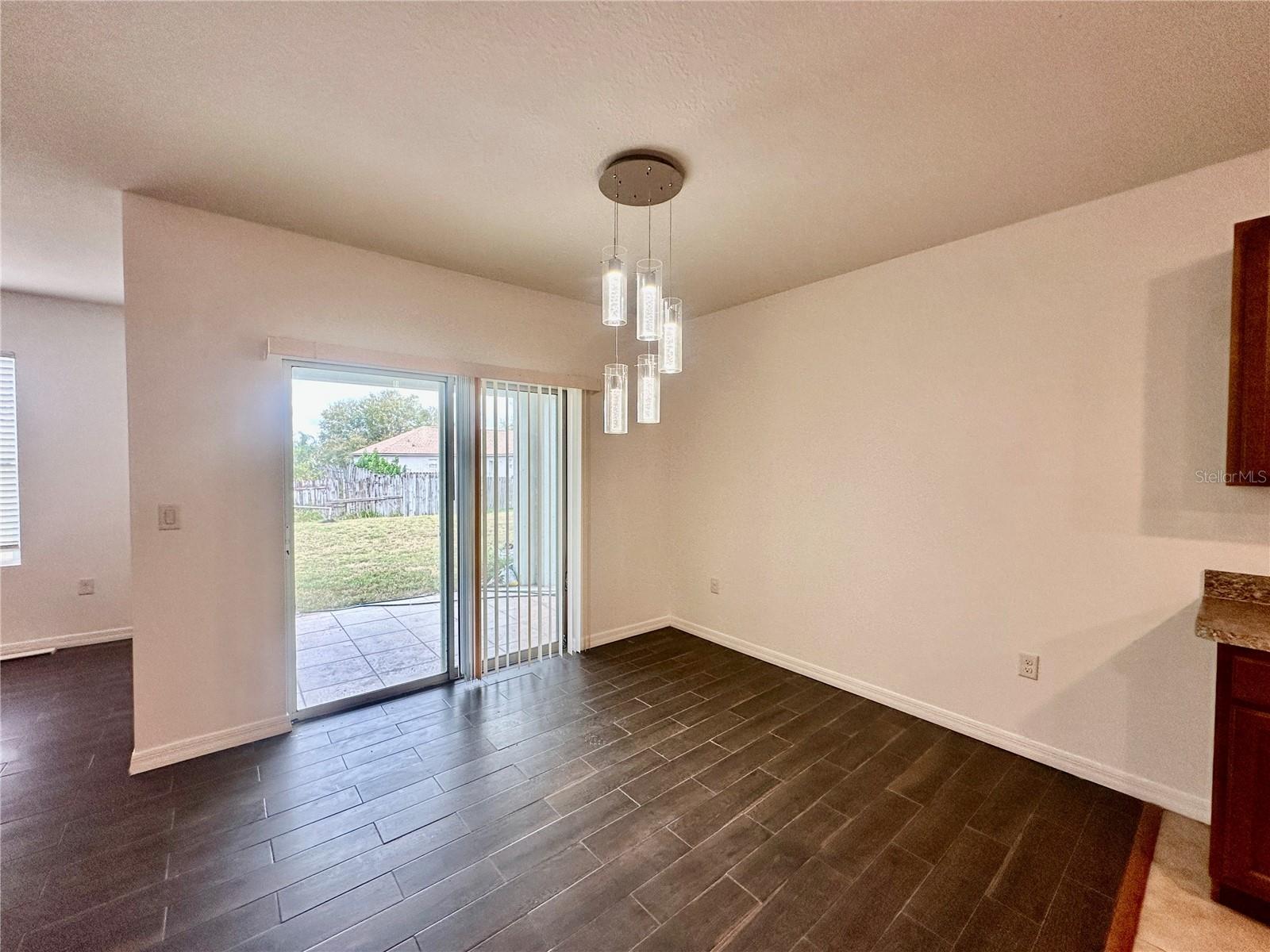 Image 7 of 24 For 988 Summer Glen Drive