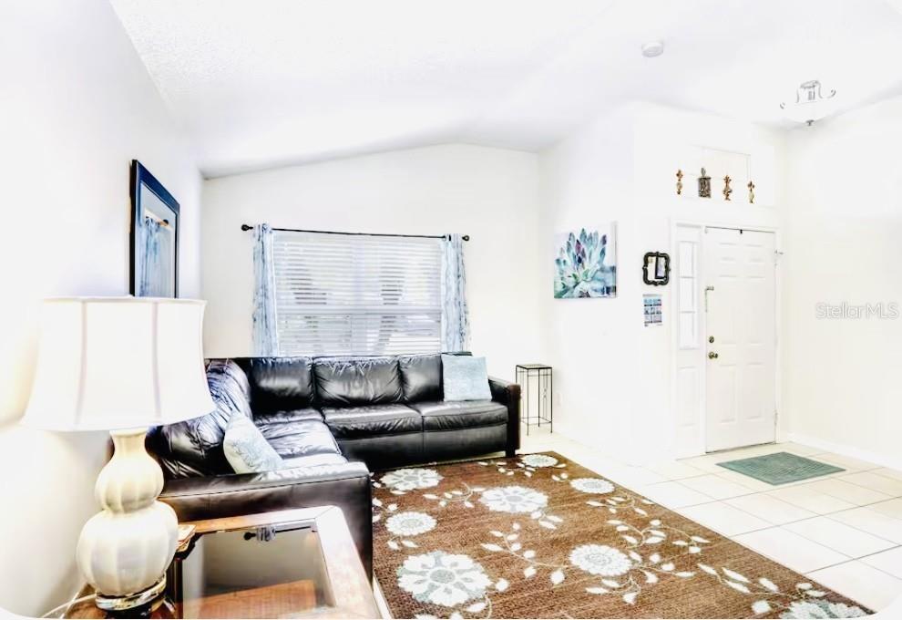 Image 4 of 26 For 2605 Chatham Circle