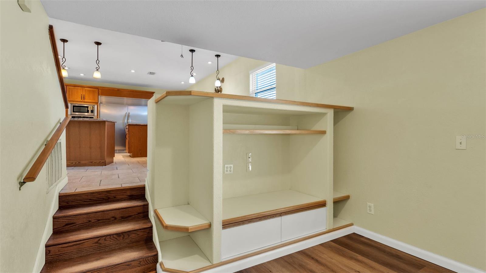 Image 19 of 54 For 1203 Brandon Lakes Circle