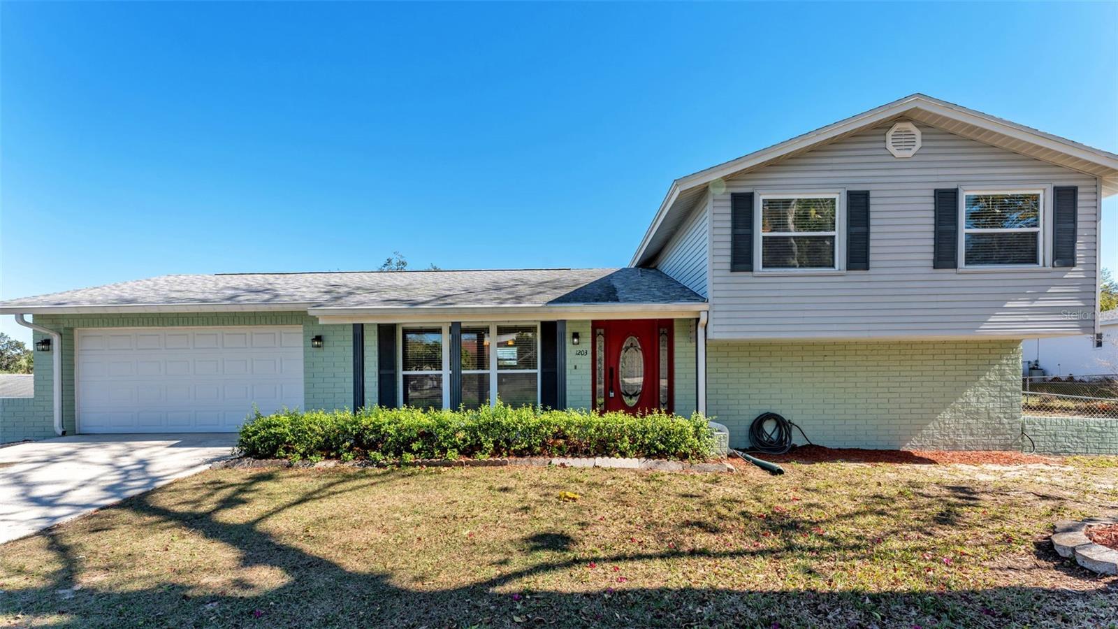 Image 2 of 54 For 1203 Brandon Lakes Circle