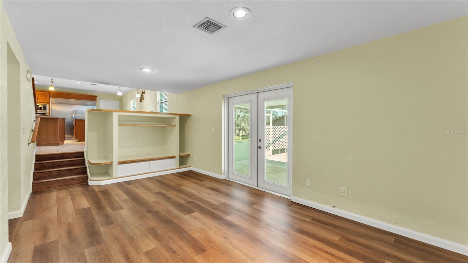 Image 21 of 54 For 1203 Brandon Lakes Circle