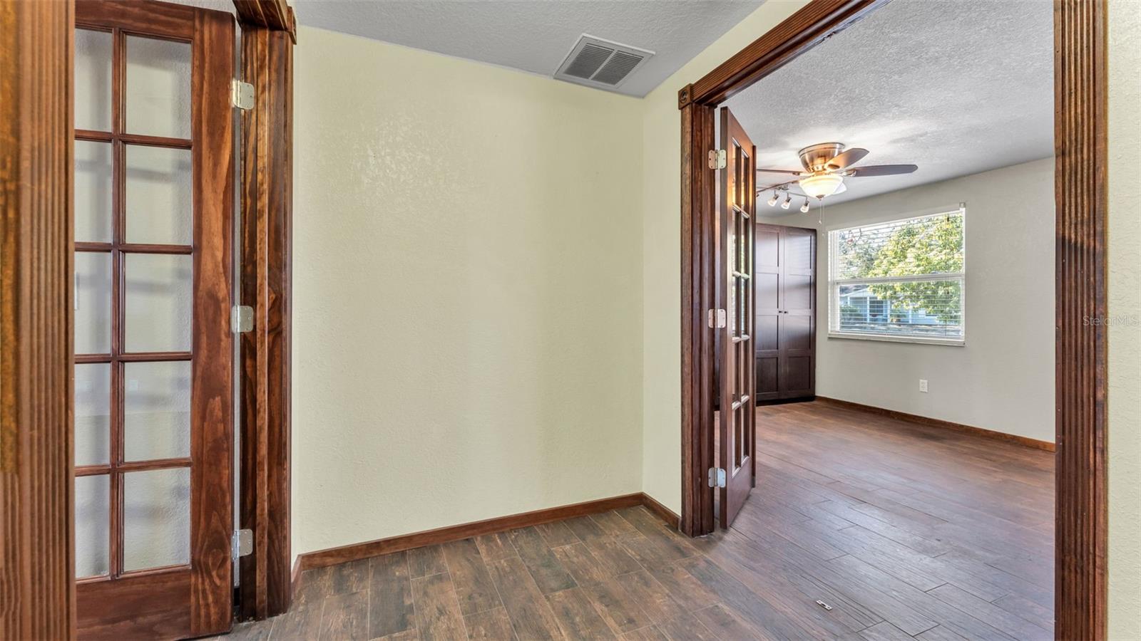 Image 26 of 54 For 1203 Brandon Lakes Circle