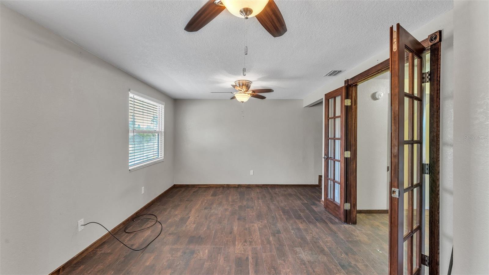 Image 29 of 54 For 1203 Brandon Lakes Circle