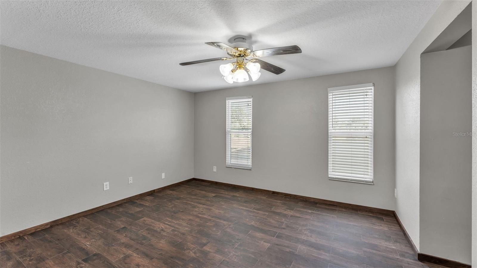 Image 34 of 54 For 1203 Brandon Lakes Circle