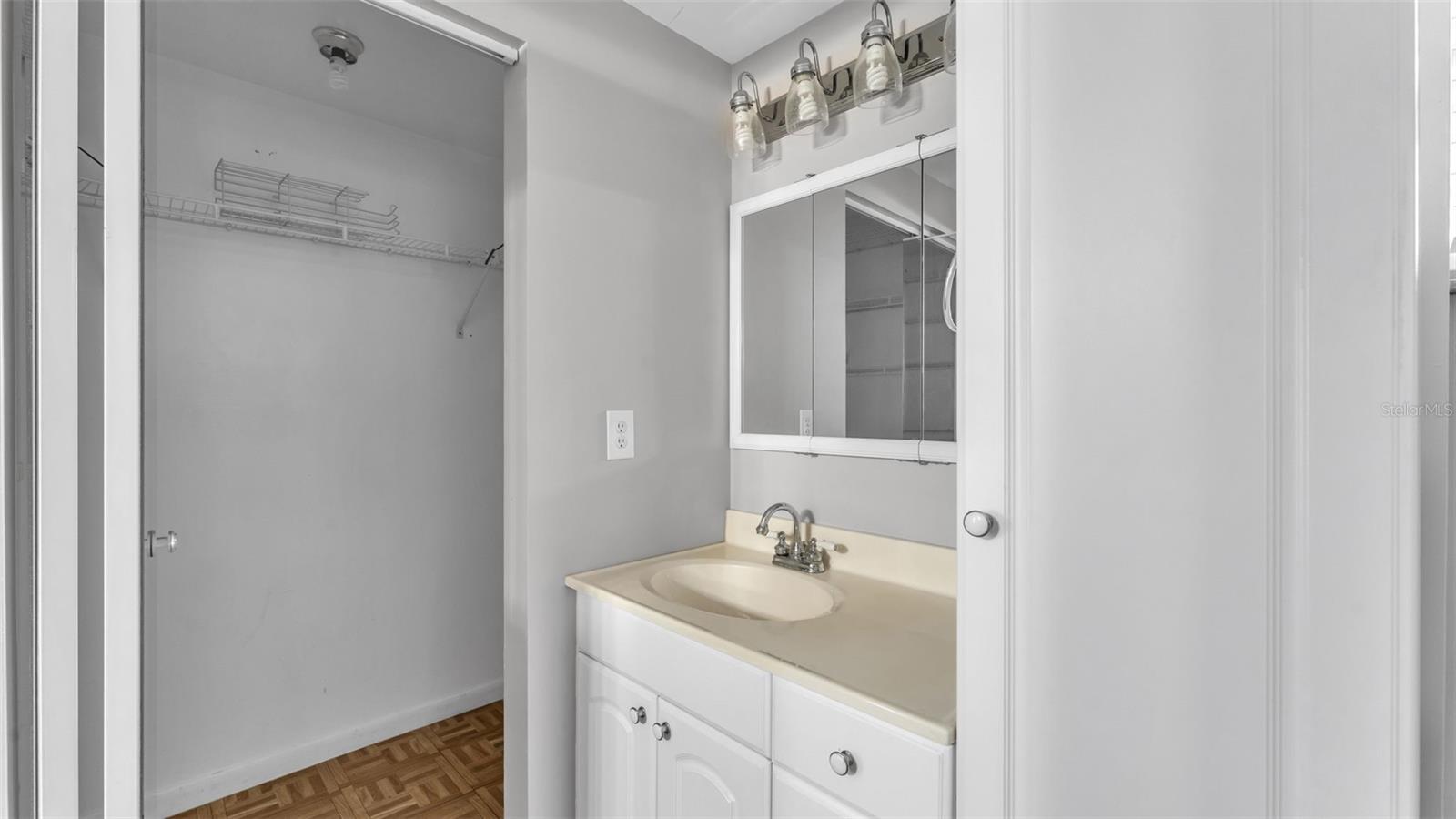 Image 38 of 54 For 1203 Brandon Lakes Circle