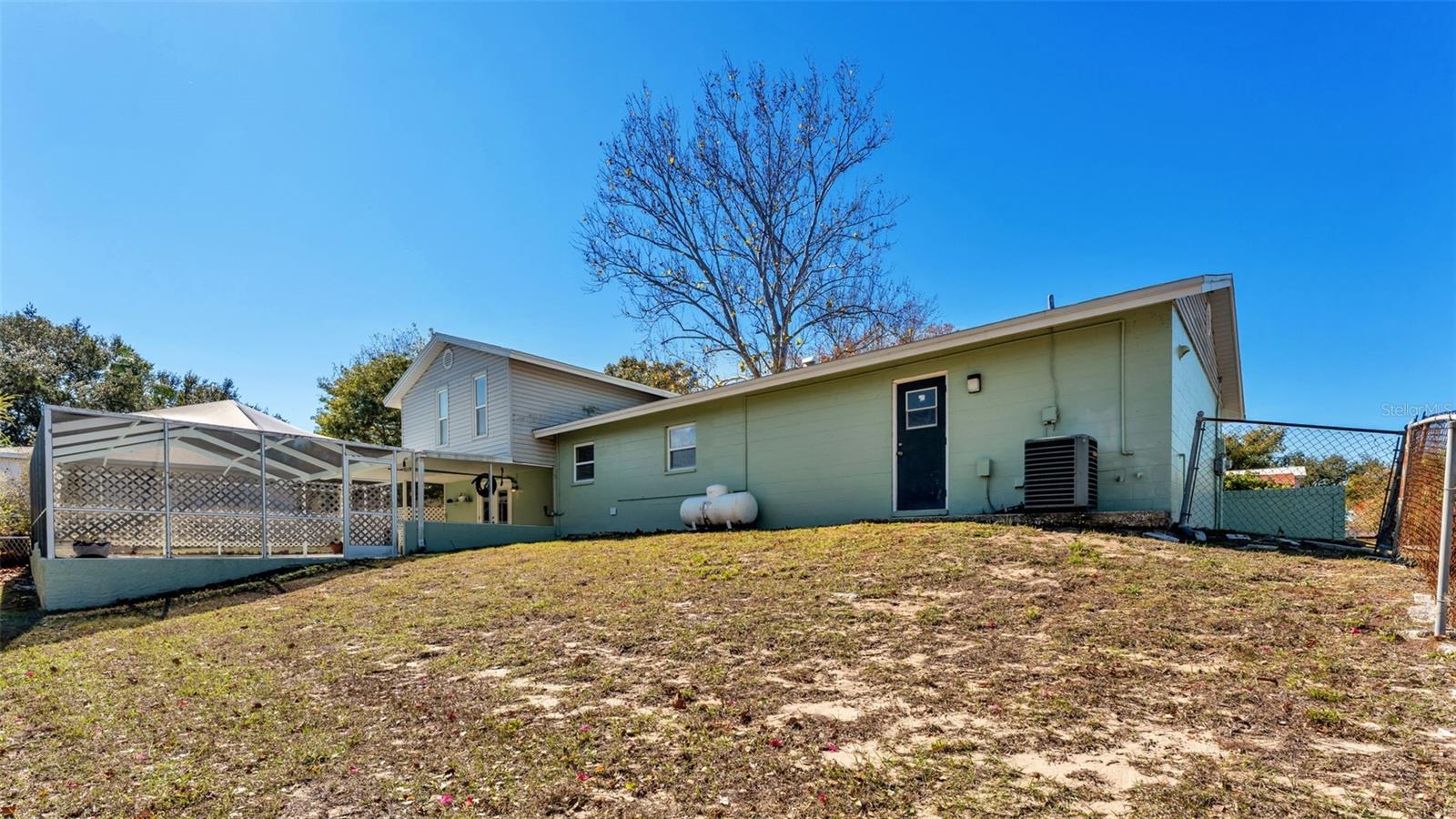 Image 45 of 54 For 1203 Brandon Lakes Circle