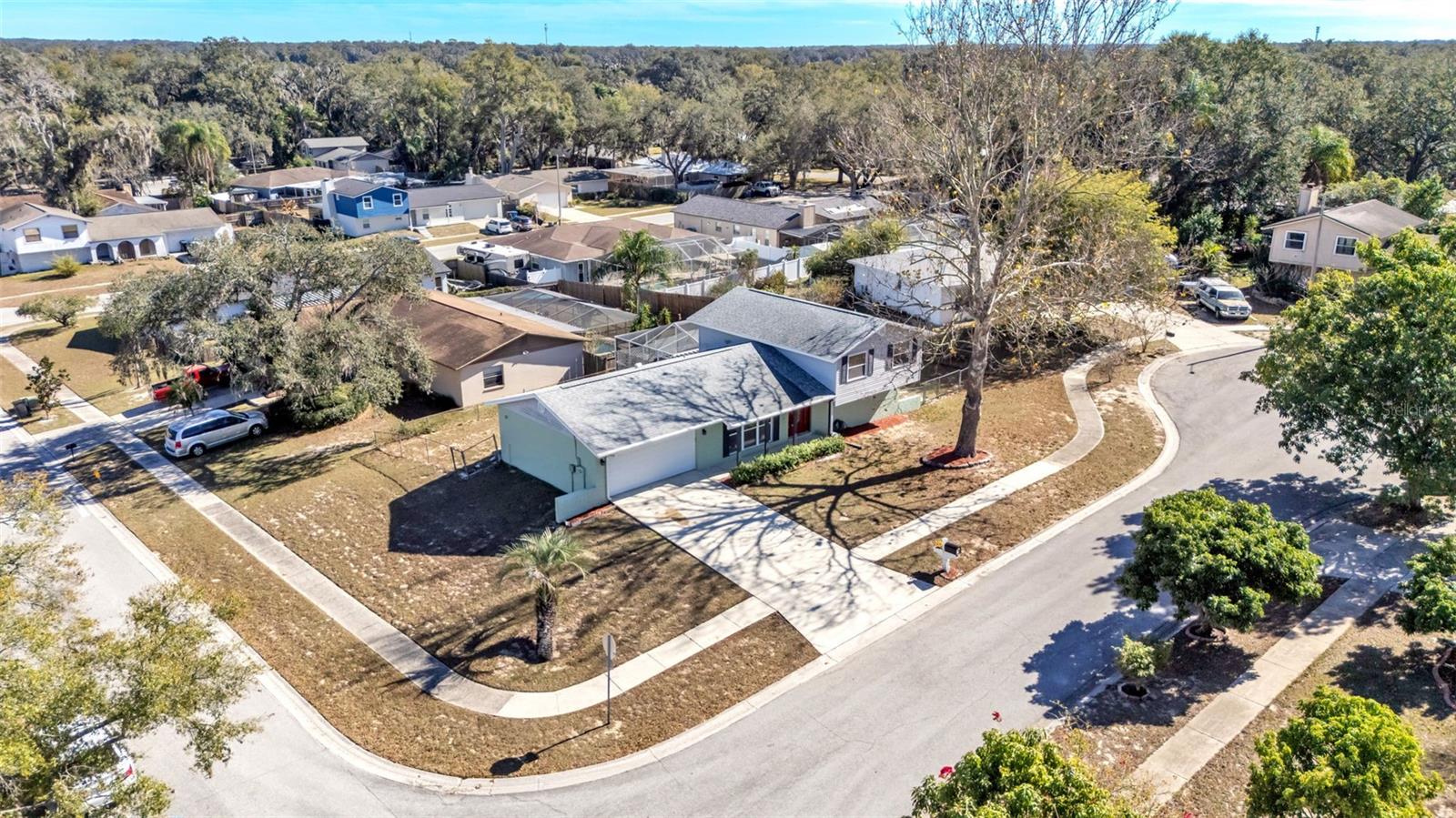 Image 46 of 54 For 1203 Brandon Lakes Circle