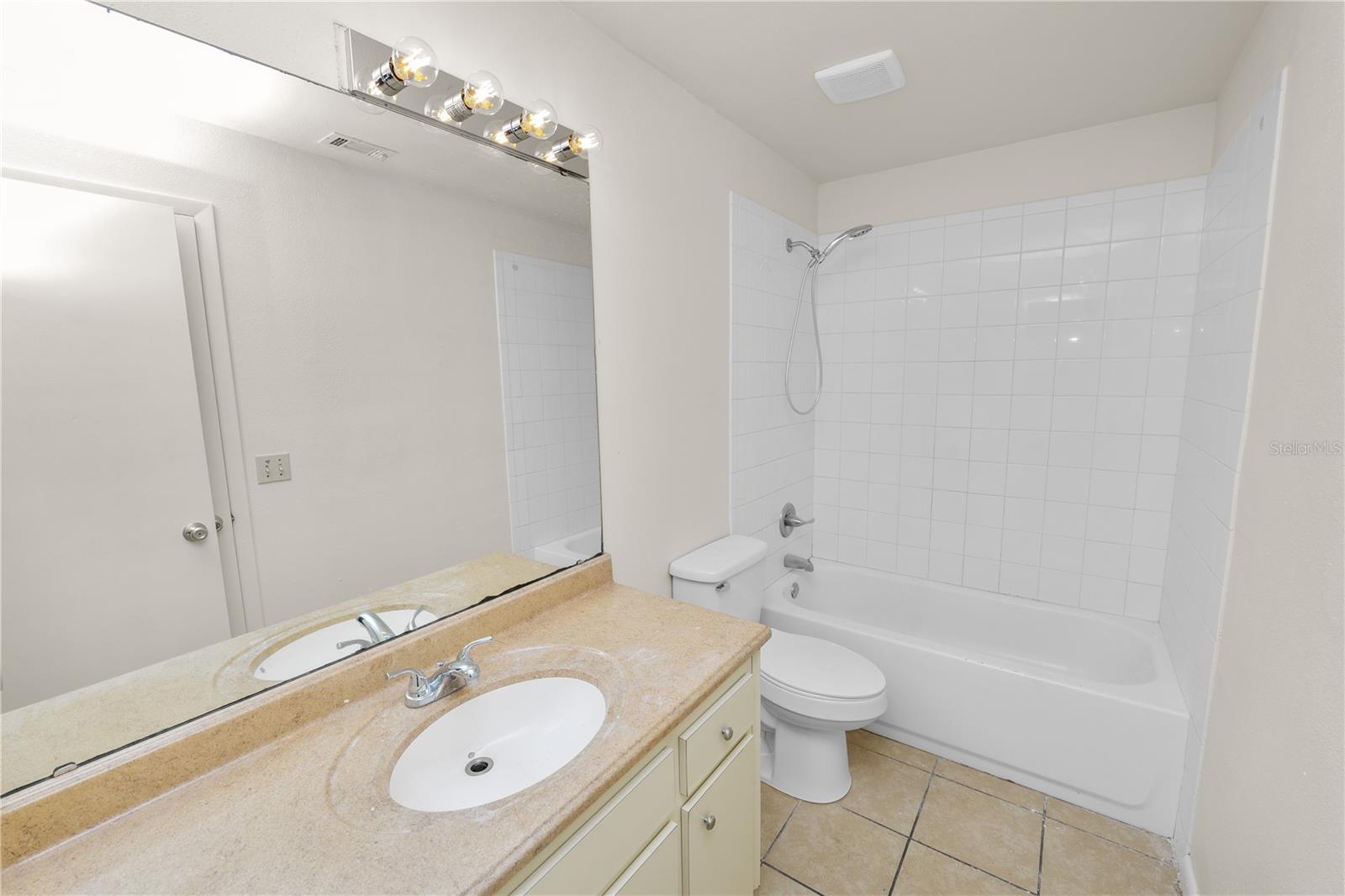 Image 19 of 51 For 415 Polk Avenue A-b