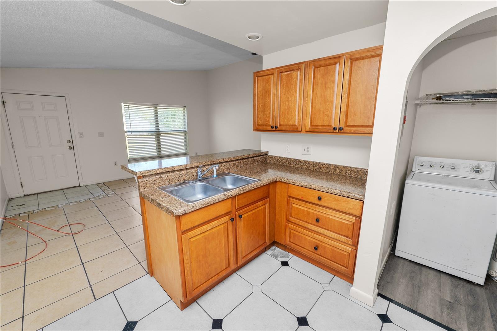 Image 22 of 51 For 415 Polk Avenue A-b