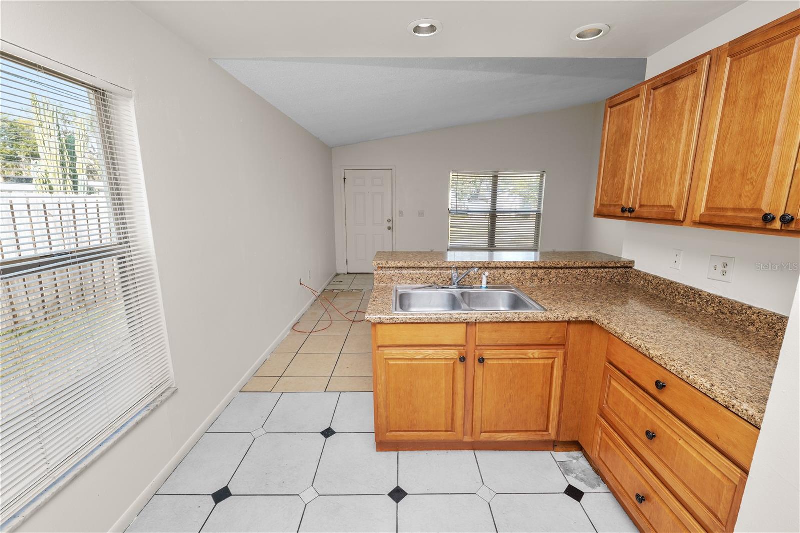 Image 23 of 51 For 415 Polk Avenue A-b