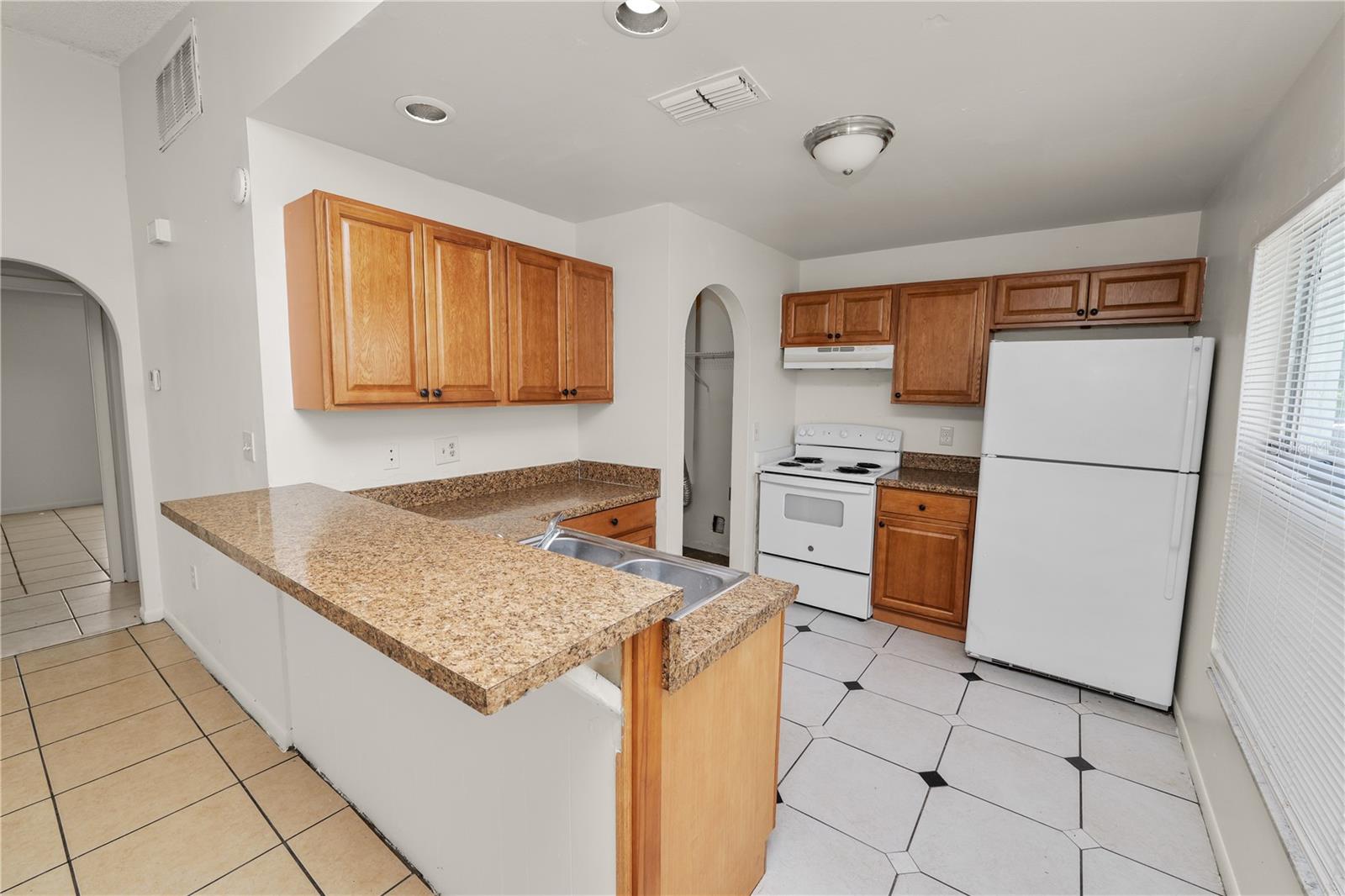 Image 24 of 51 For 415 Polk Avenue A-b